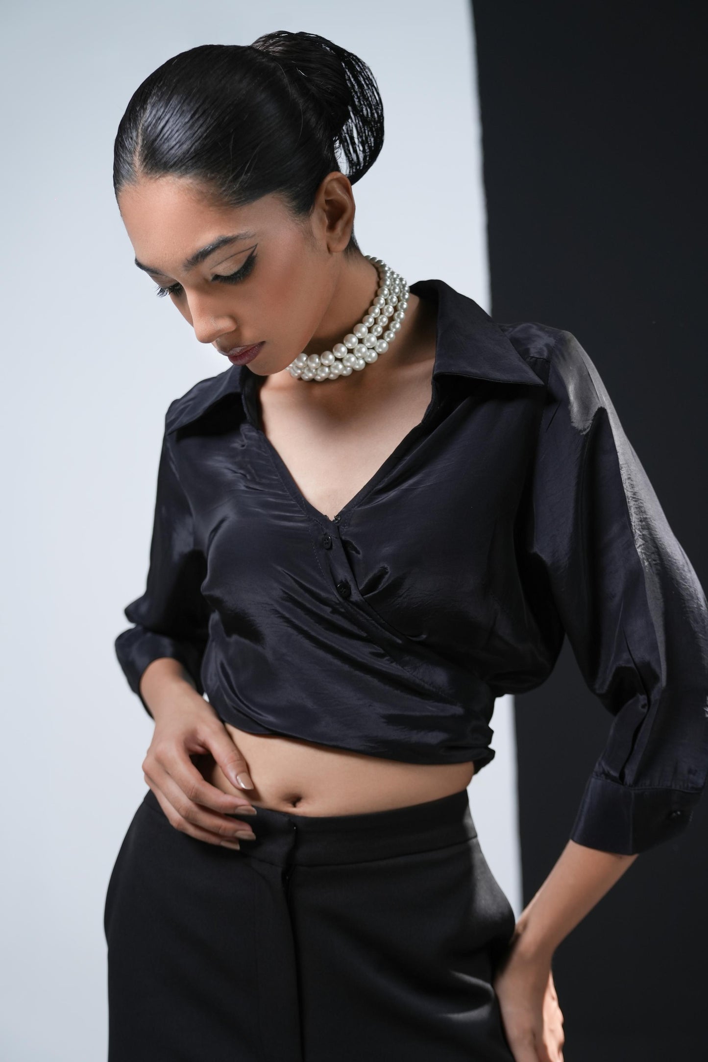 Black overlapping crepe shirt with a long bow at the back