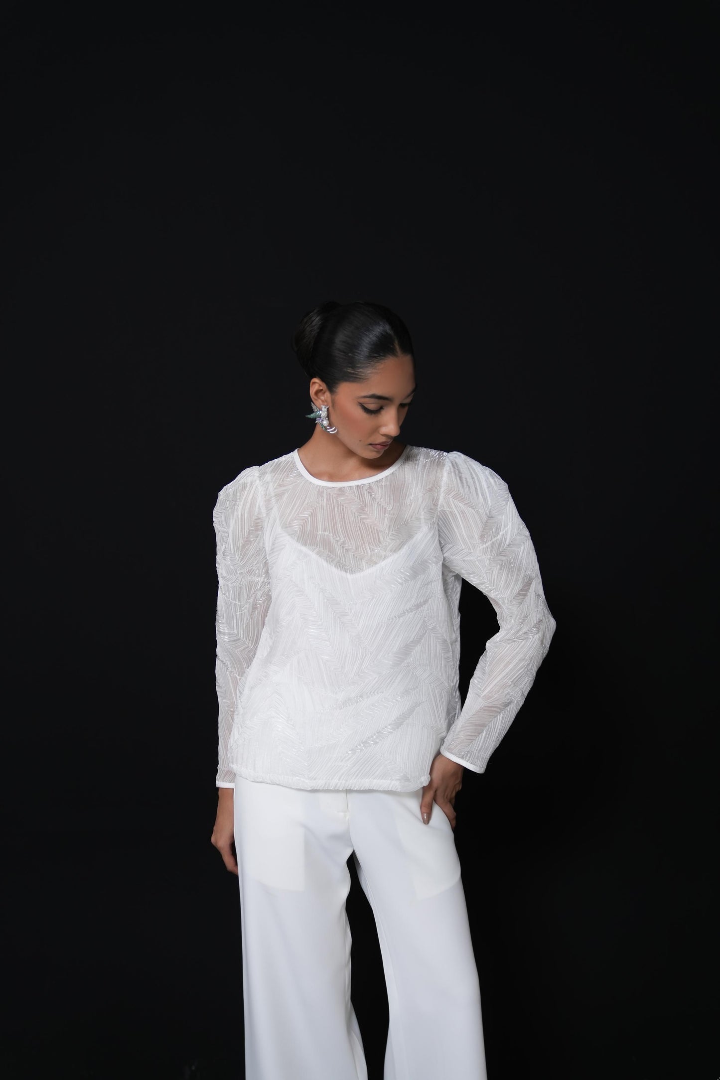 Crinkled shirt with puffed sleeves, detailing of saturn back buttons