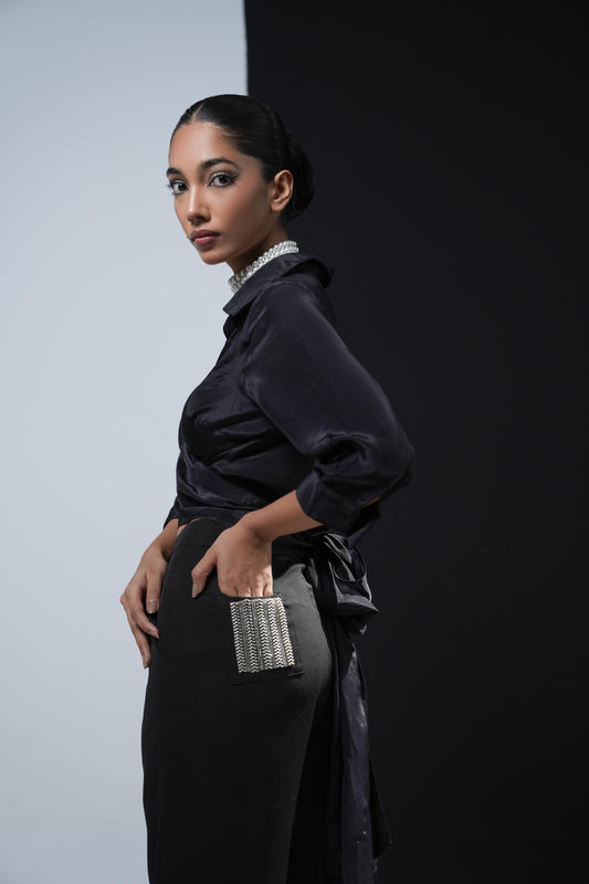 Black overlapping crepe shirt with a long bow at the back